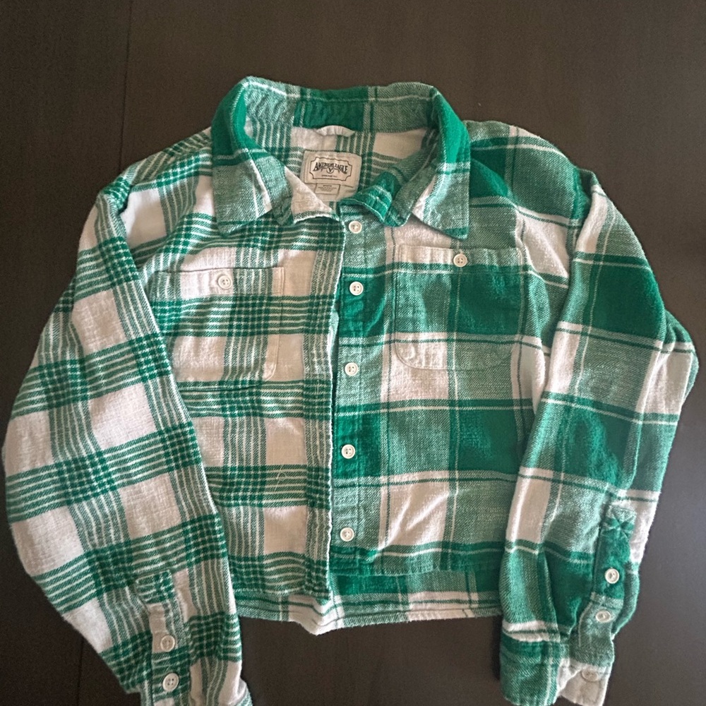 American Eagle Outfitters Green and White Plaid Flannel- Cropped Size M